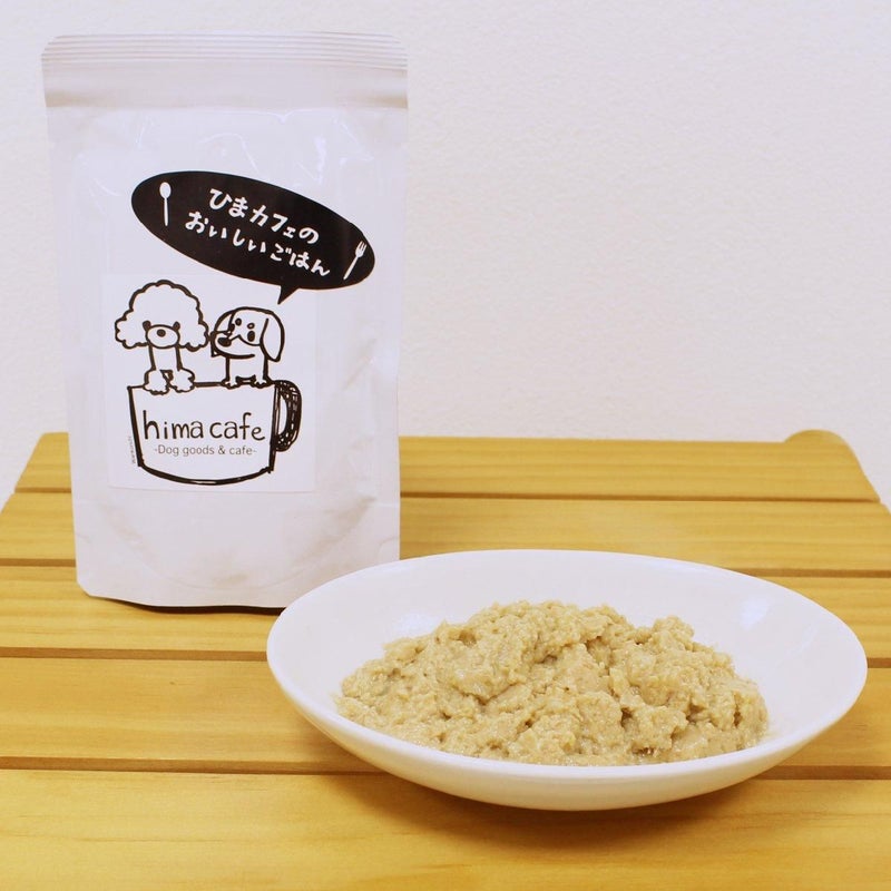 ひまカフェのおいしいごはんのパッケージと、お皿に盛り付けたごはん